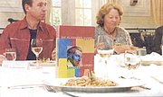 Appetit auf vermeintlich verstaubte Klassiker machte die Bürgerstiftung Weimar mit ihrem ersten Merchandising-Produkt, der Klassiker_nudel, die gestern im Hotel-Elephant vorgestellt wurde. Wie gut die Nudeln munden, erfuhren auch Vorsitzende Doris Elfert und Joachim Fassnacht. Chefkoch Marcello Fabbri kreierte eine exquisite Gaumenfreude mit Gambas.