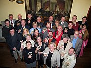 26 Stifter haben am 24.1.04 im Rathaus die Bürgerstiftung Weimar aus der Taufe gehoben und ermutigen nun auch andere unter dem Motto Spuren in die Zukunft legen, sich wirkungsvoll für ihre Stadt einzusetzen.