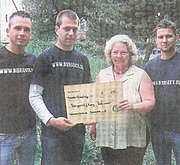 Für den guten Zweck versteigerte die Biersekte ihre 5000ste Mitgliedschaft auf ebay.de. Den Erlös von 100 Euro stockte der Verein um 50 Euro auf, um diesen Betrag der Bürgerstiftung Weimar zu spenden. Stiftungsvorsitzende Doris Elfert nahm die Spende hocherfreut entgegen.